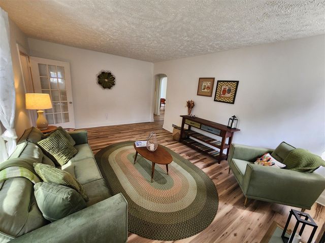 2815 Whittier Drive, Kalamazoo, MI 49001
