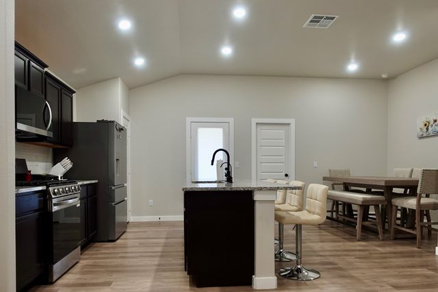 2716 River Bend Rd, Midland, TX 79705