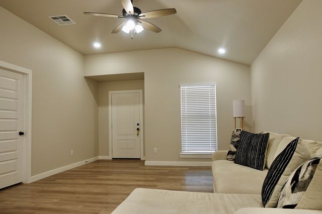 2716 River Bend Rd, Midland, TX 79705