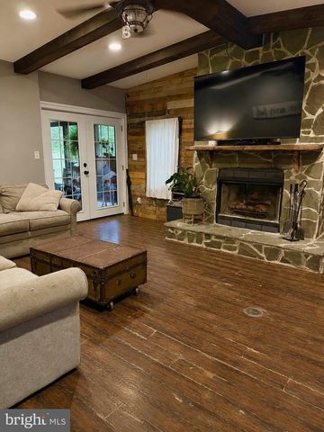 1686 MAPLEDALE RD, Elizabethtown, PA 17022