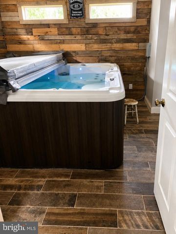 1686 MAPLEDALE RD, Elizabethtown, PA 17022