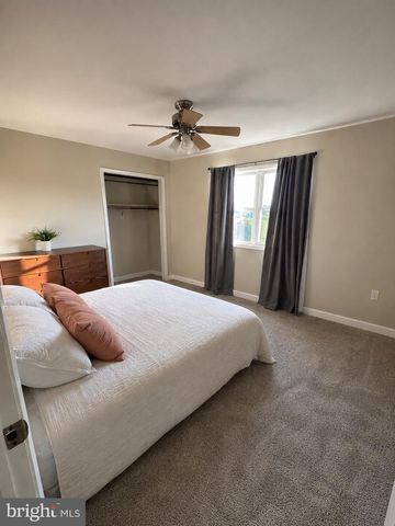 1686 MAPLEDALE RD, Elizabethtown, PA 17022