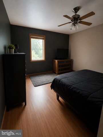 1686 MAPLEDALE RD, Elizabethtown, PA 17022