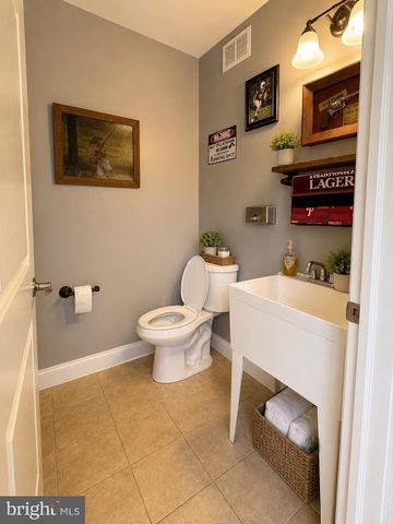 1686 MAPLEDALE RD, Elizabethtown, PA 17022