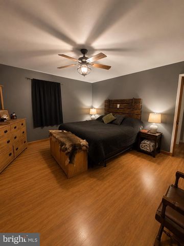 1686 MAPLEDALE RD, Elizabethtown, PA 17022