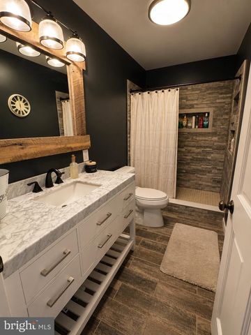 1686 MAPLEDALE RD, Elizabethtown, PA 17022