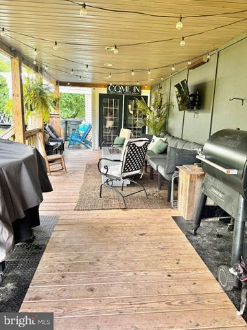 1686 MAPLEDALE RD, Elizabethtown, PA 17022