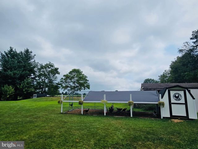 1686 MAPLEDALE RD, Elizabethtown, PA 17022
