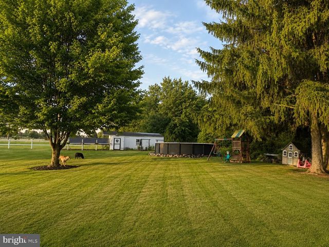 1686 MAPLEDALE RD, Elizabethtown, PA 17022