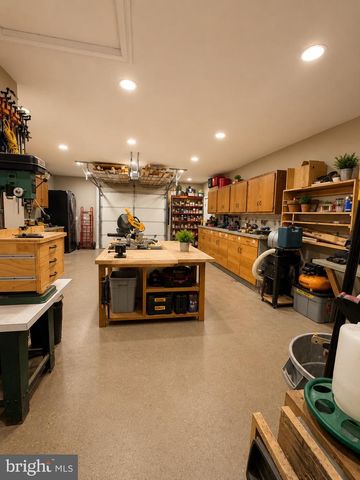 1686 MAPLEDALE RD, Elizabethtown, PA 17022