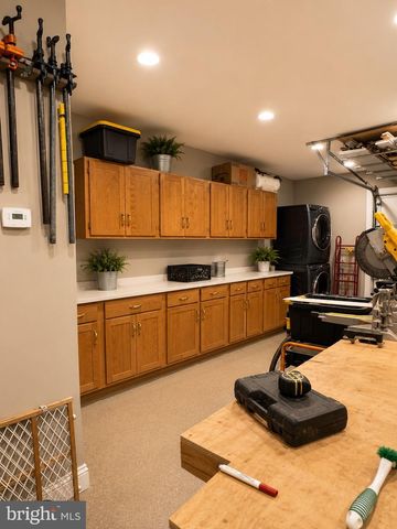 1686 MAPLEDALE RD, Elizabethtown, PA 17022