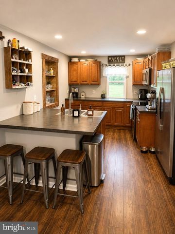 1686 MAPLEDALE RD, Elizabethtown, PA 17022