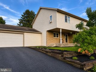 1686 MAPLEDALE RD, Elizabethtown, PA 17022