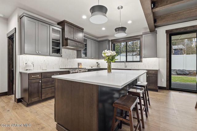 11925 N Rocking R RD, Hayden, ID 83835