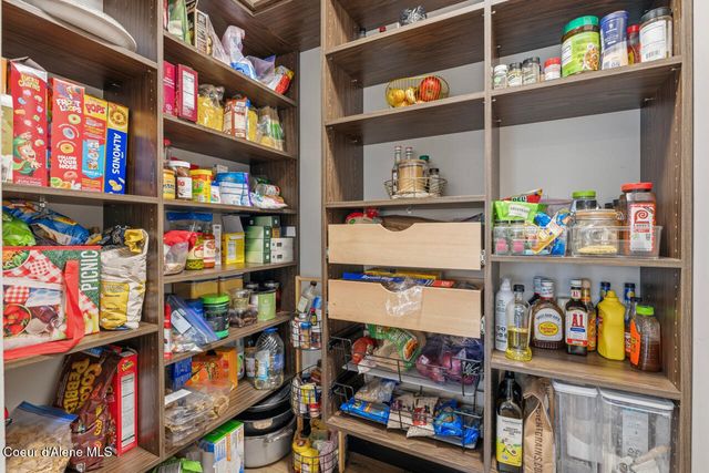 11925 N Rocking R RD, Hayden, ID 83835