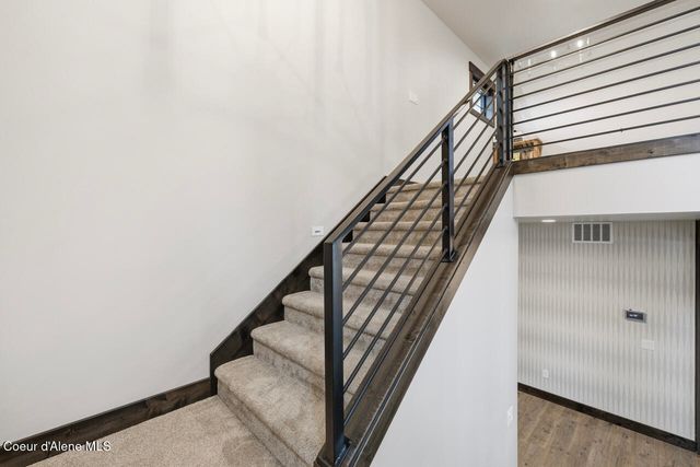 11925 N Rocking R RD, Hayden, ID 83835