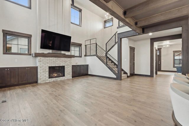 11925 N Rocking R RD, Hayden, ID 83835