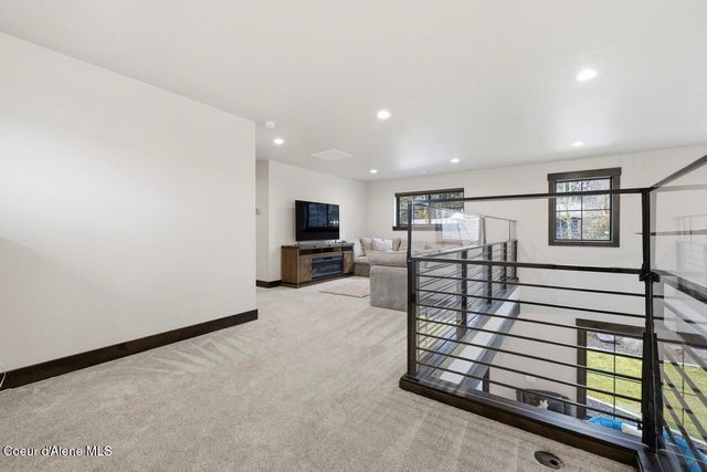 11925 N Rocking R RD, Hayden, ID 83835