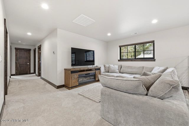 11925 N Rocking R RD, Hayden, ID 83835