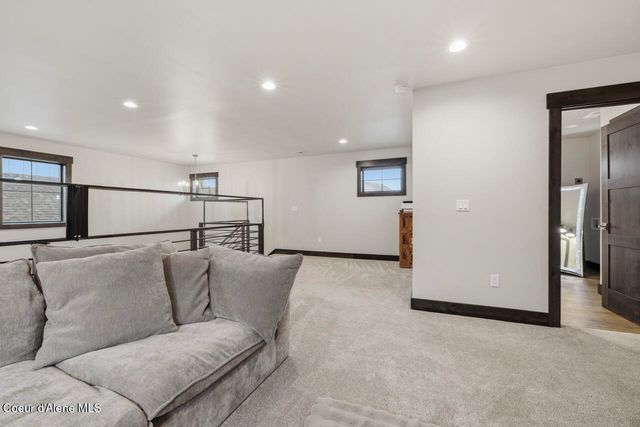 11925 N Rocking R RD, Hayden, ID 83835