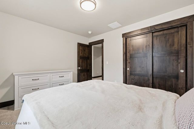 11925 N Rocking R RD, Hayden, ID 83835