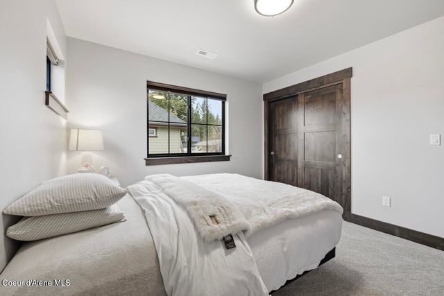 11925 N Rocking R RD, Hayden, ID 83835