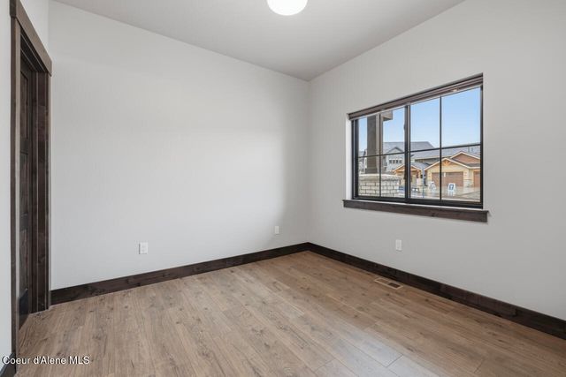 11925 N Rocking R RD, Hayden, ID 83835