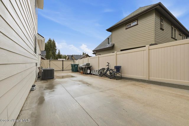 11925 N Rocking R RD, Hayden, ID 83835