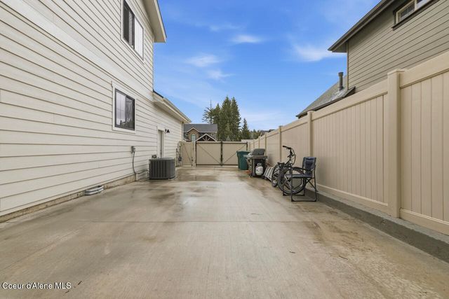 11925 N Rocking R RD, Hayden, ID 83835