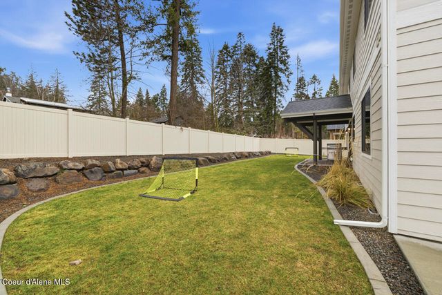 11925 N Rocking R RD, Hayden, ID 83835