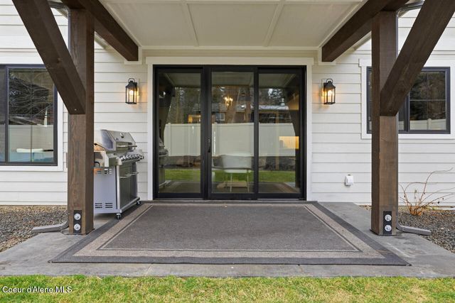 11925 N Rocking R RD, Hayden, ID 83835