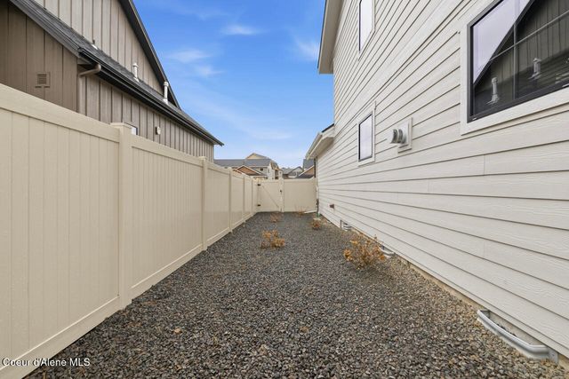 11925 N Rocking R RD, Hayden, ID 83835