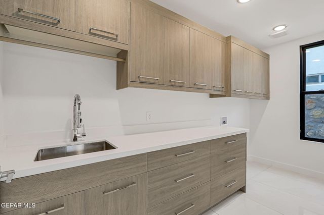 1281 DESERT NIGHT Street, El Paso, TX 79912