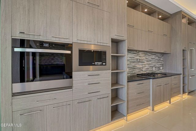 1281 DESERT NIGHT Street, El Paso, TX 79912