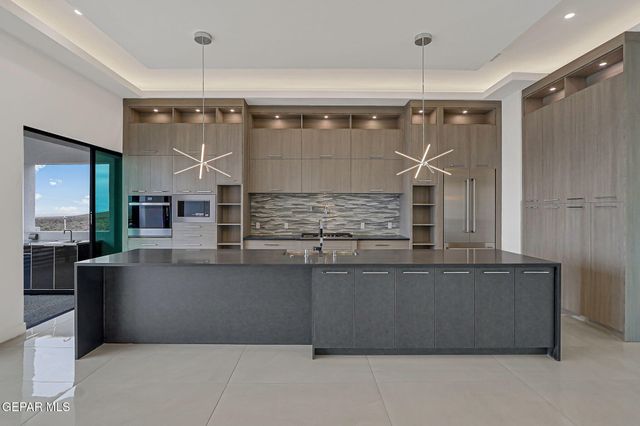 1281 DESERT NIGHT Street, El Paso, TX 79912