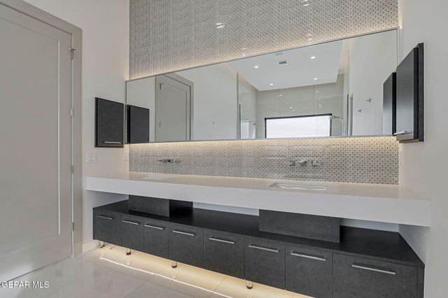 1281 DESERT NIGHT Street, El Paso, TX 79912