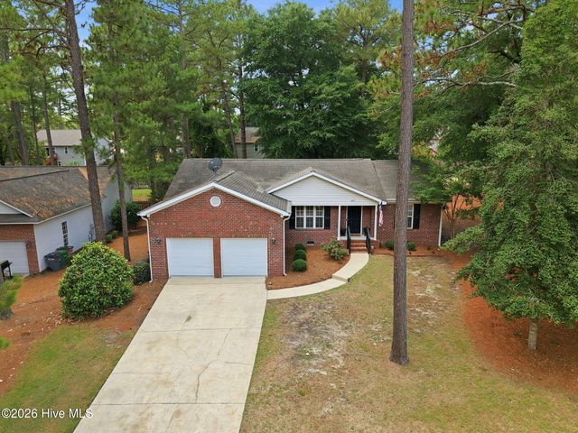 2405 Longleaf Drive W, Pinehurst, NC 28374