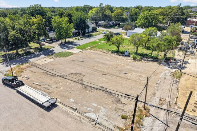400 W Brown Street, Ennis, TX 75119