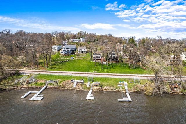 N39W27485 Hillside Grove ROAD, Pewaukee, WI 53072