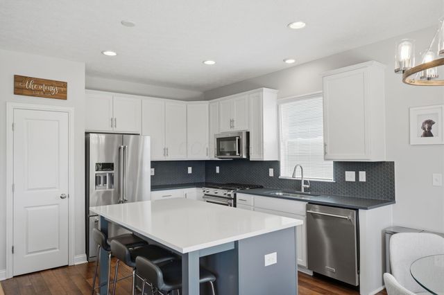 414 Colonial Club Road, Commercial Point, OH 43116