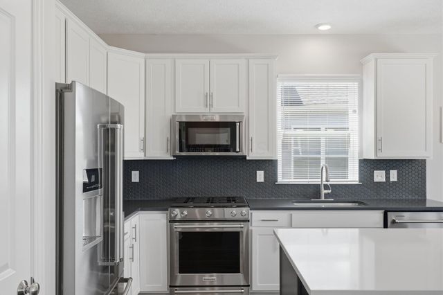 414 Colonial Club Road, Commercial Point, OH 43116