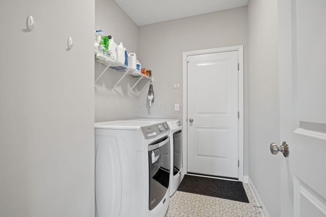 414 Colonial Club Road, Commercial Point, OH 43116