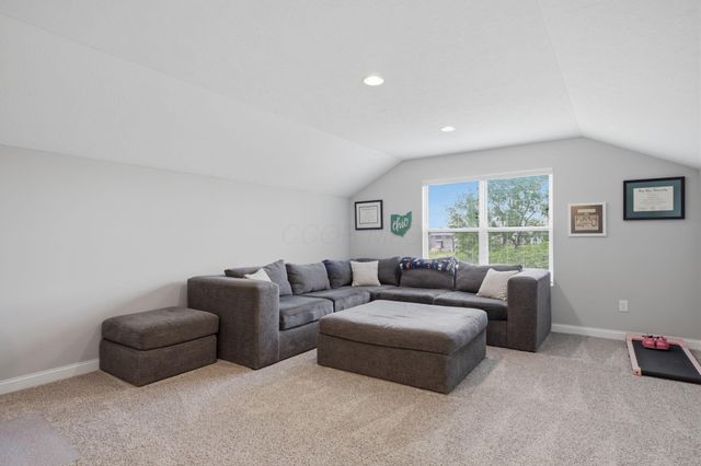 414 Colonial Club Road, Commercial Point, OH 43116