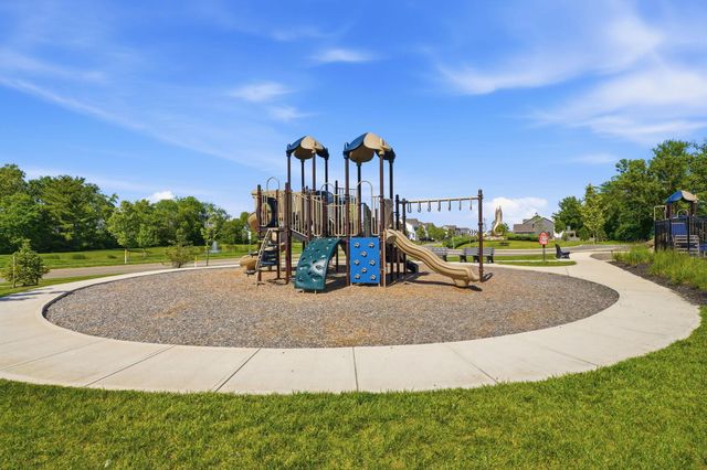 414 Colonial Club Road, Commercial Point, OH 43116