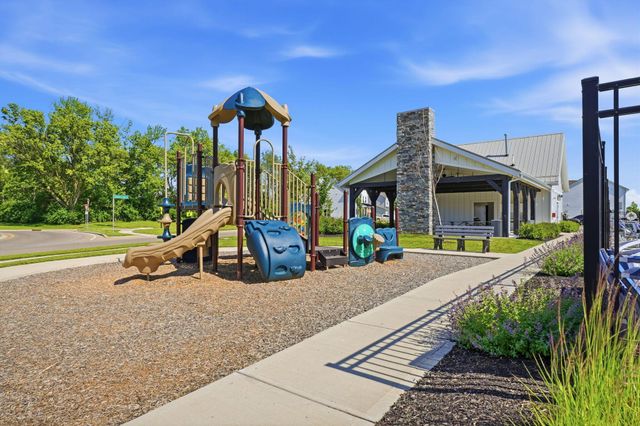 414 Colonial Club Road, Commercial Point, OH 43116