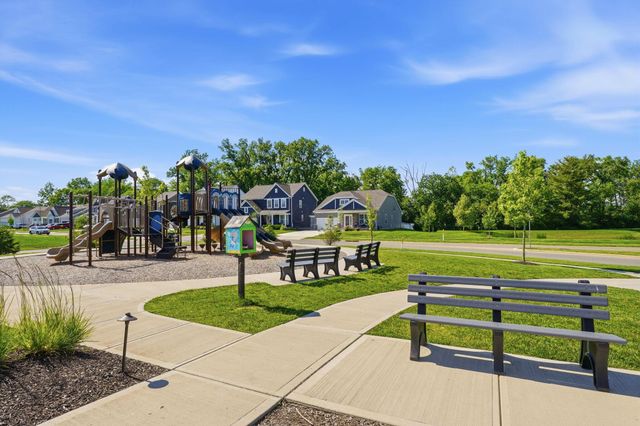 414 Colonial Club Road, Commercial Point, OH 43116