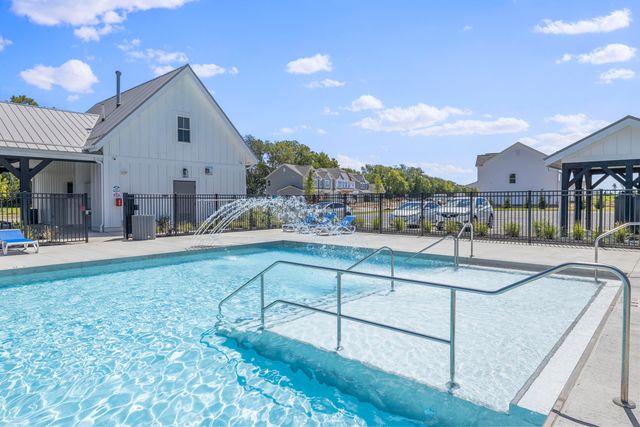414 Colonial Club Road, Commercial Point, OH 43116