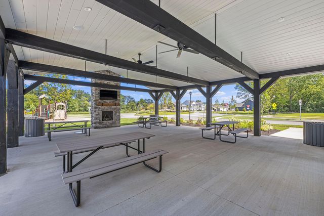 414 Colonial Club Road, Commercial Point, OH 43116