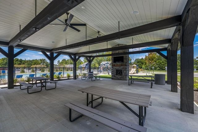 414 Colonial Club Road, Commercial Point, OH 43116