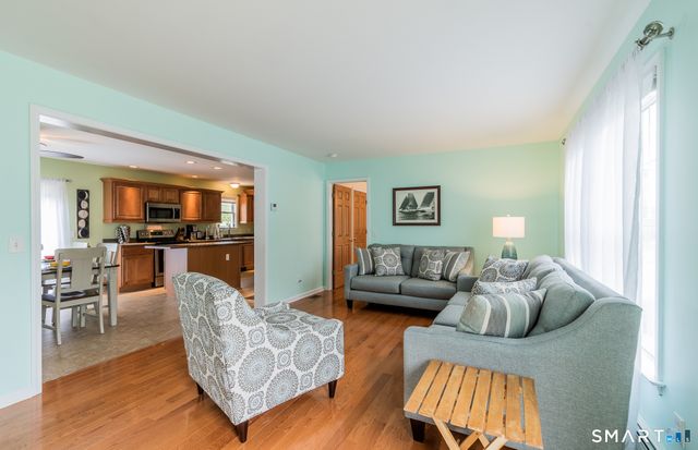 4 Sunrise Avenue, East Lyme, CT 06357